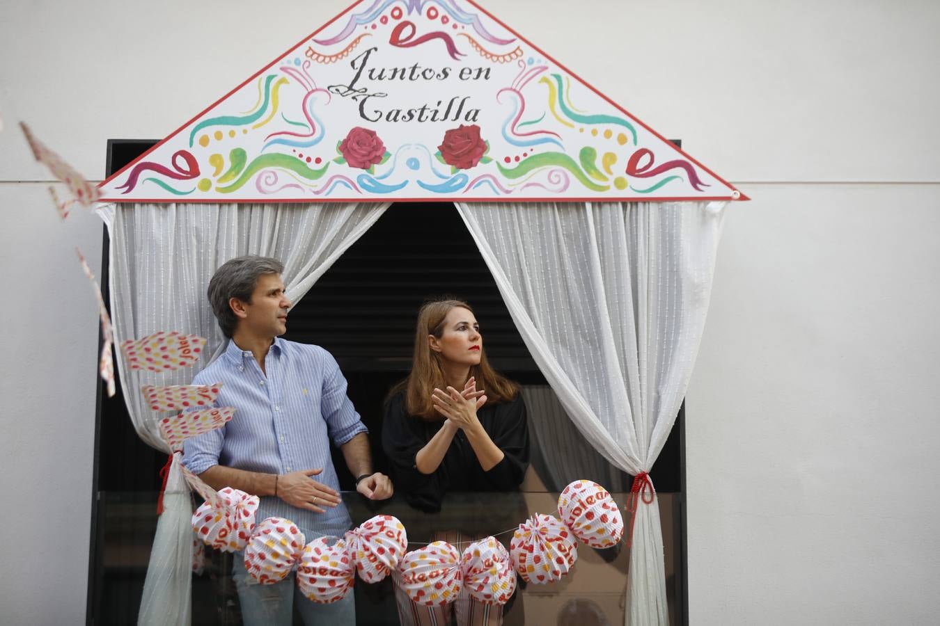 Ambiente de Feria y «pescaíto» en los balcones de Sevilla