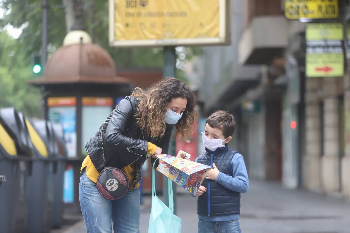 En imágenes, la primera salida de los niños a la calle en Córdoba (II)