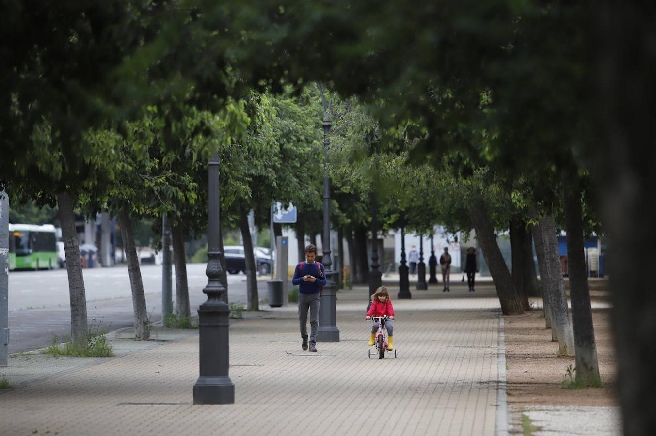 En imágenes, la primera salida de los niños a la calle en Córdoba (I)