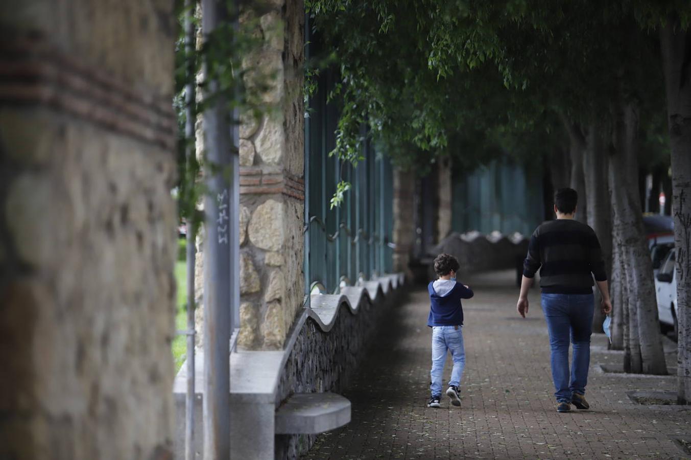 En imágenes, la primera salida de los niños a la calle en Córdoba (I)