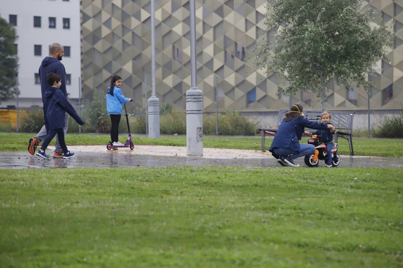 En imágenes, la primera salida de los niños a la calle en Córdoba (I)