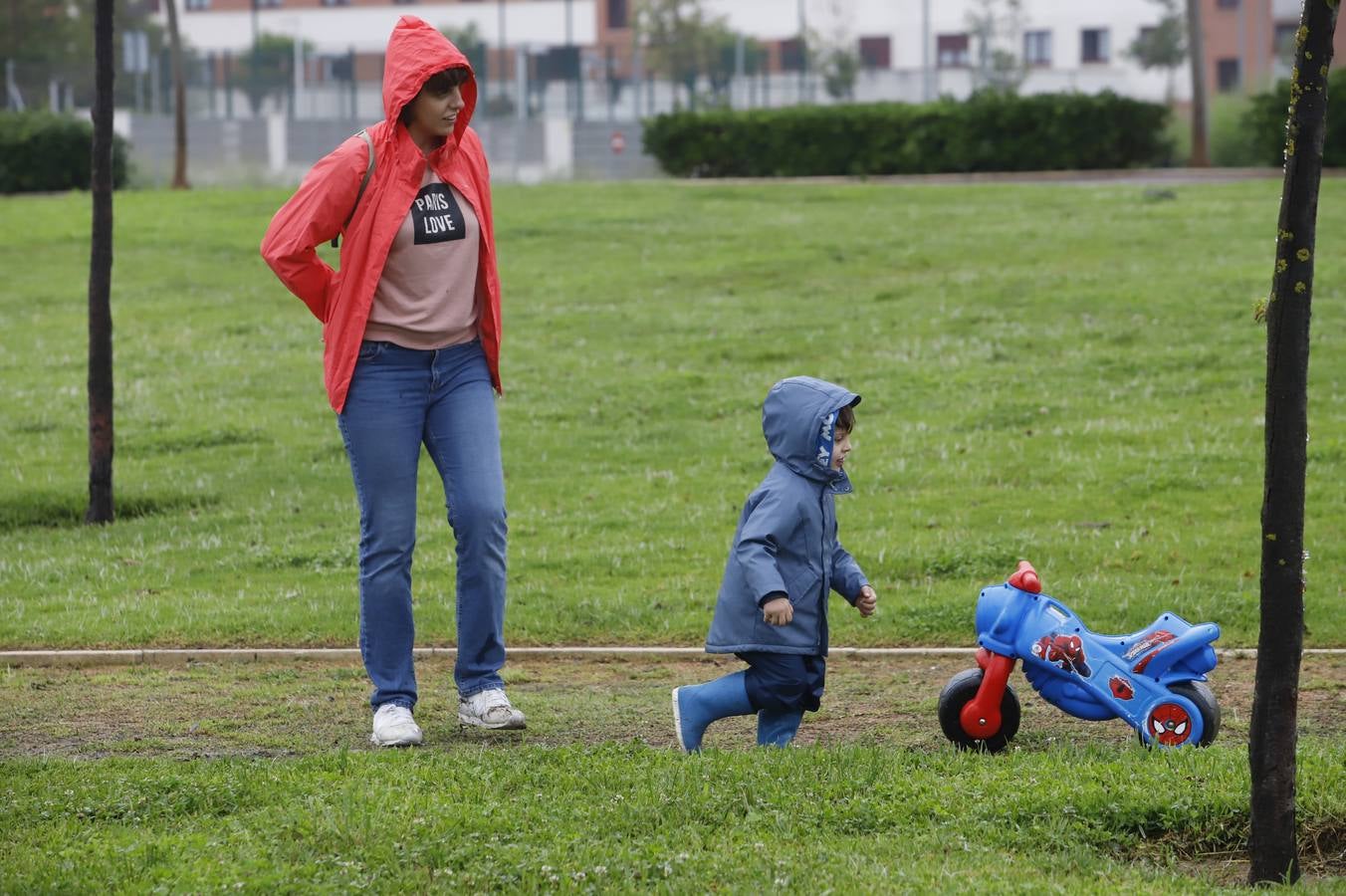 En imágenes, la primera salida de los niños a la calle en Córdoba (I)