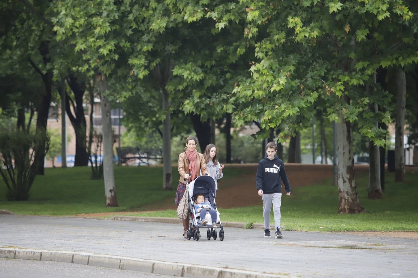 En imágenes, la primera salida de los niños a la calle en Córdoba (I)