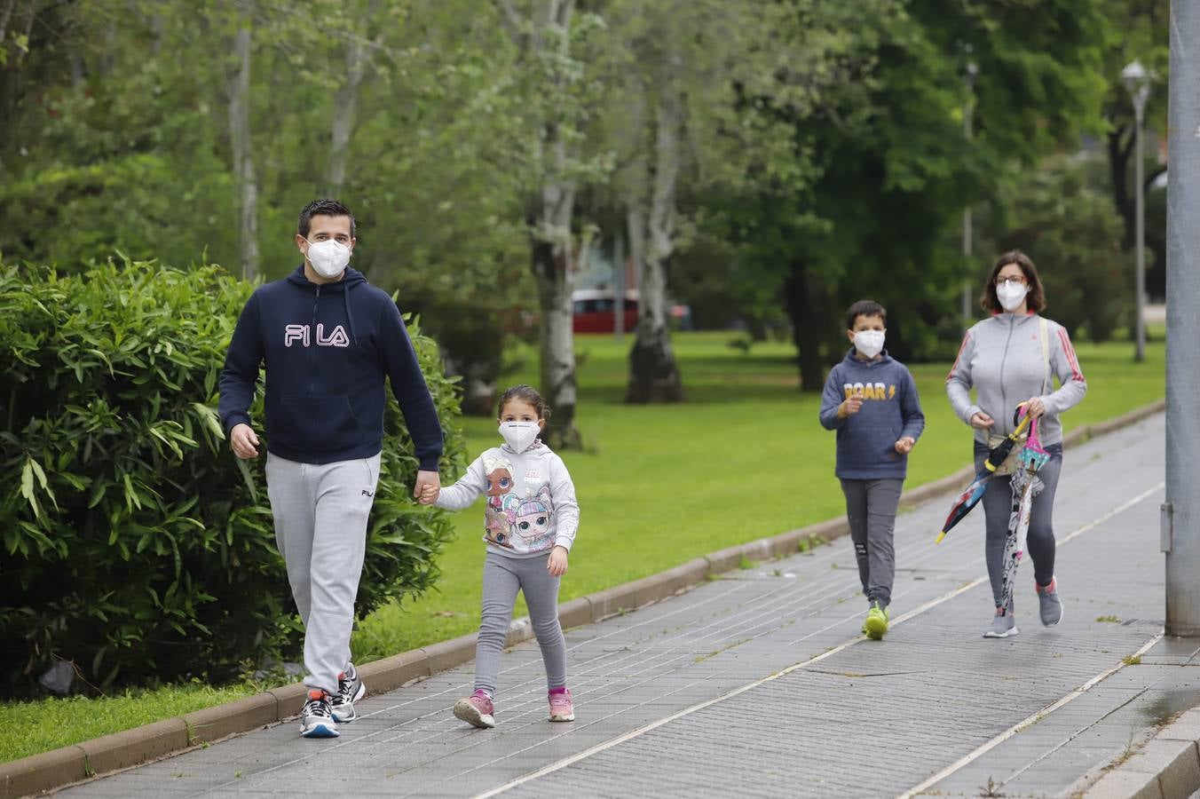 En imágenes, la primera salida de los niños a la calle en Córdoba (I)