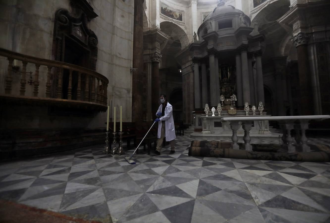 La Catedral de Cádiz sigue las recomendaciones de limpieza ante el coronavirus