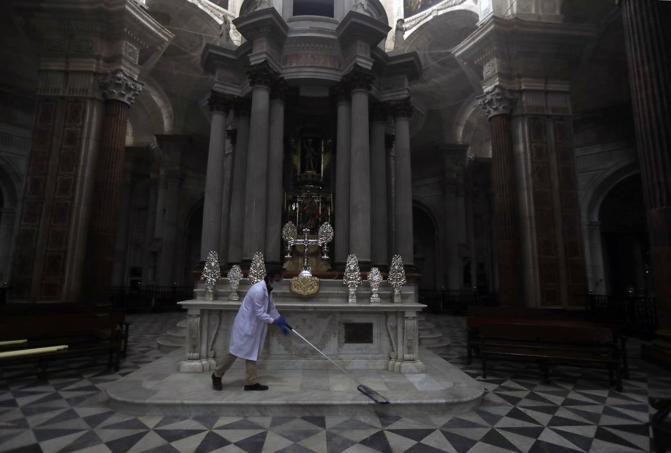 La Catedral de Cádiz sigue las recomendaciones de limpieza ante el coronavirus