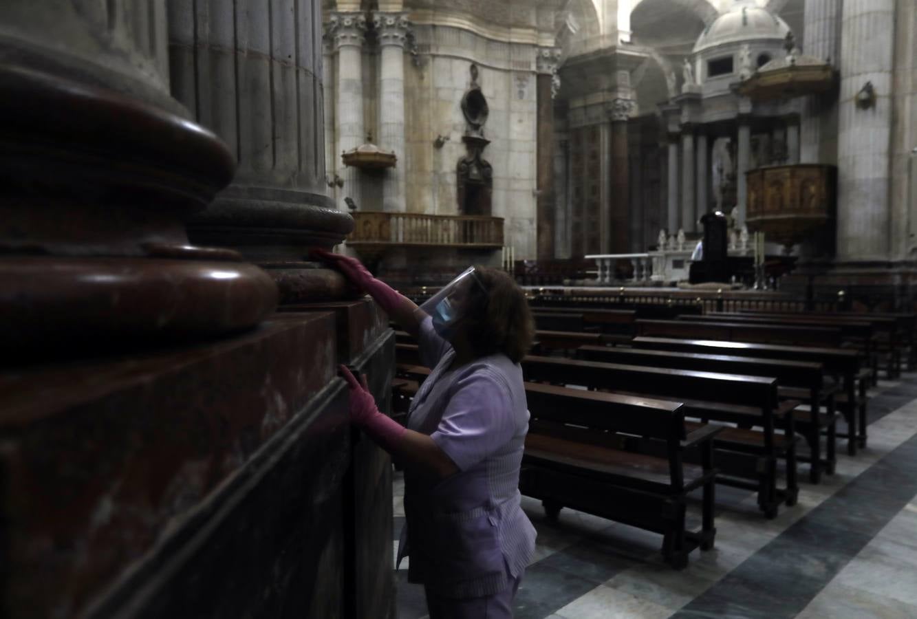 La Catedral de Cádiz sigue las recomendaciones de limpieza ante el coronavirus