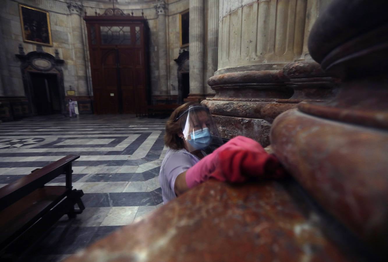 La Catedral de Cádiz sigue las recomendaciones de limpieza ante el coronavirus