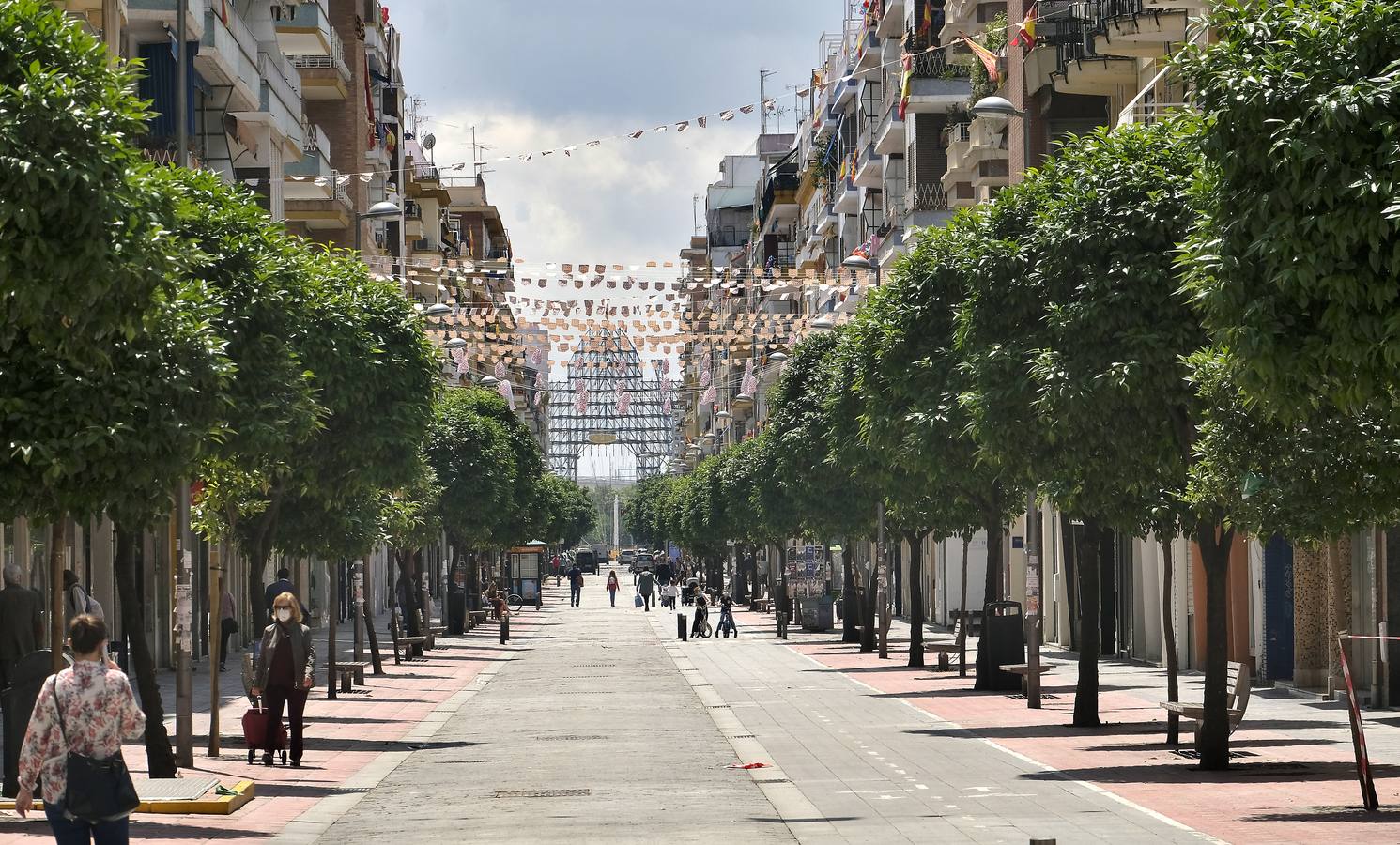 Desolación en las calles comerciales de Sevilla a la espera de la vuelta de actividad