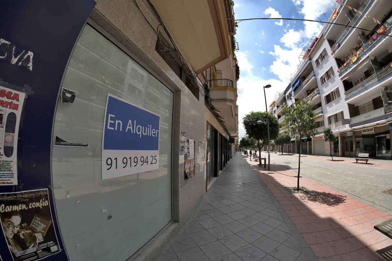 Desolación en las calles comerciales de Sevilla a la espera de la vuelta de actividad