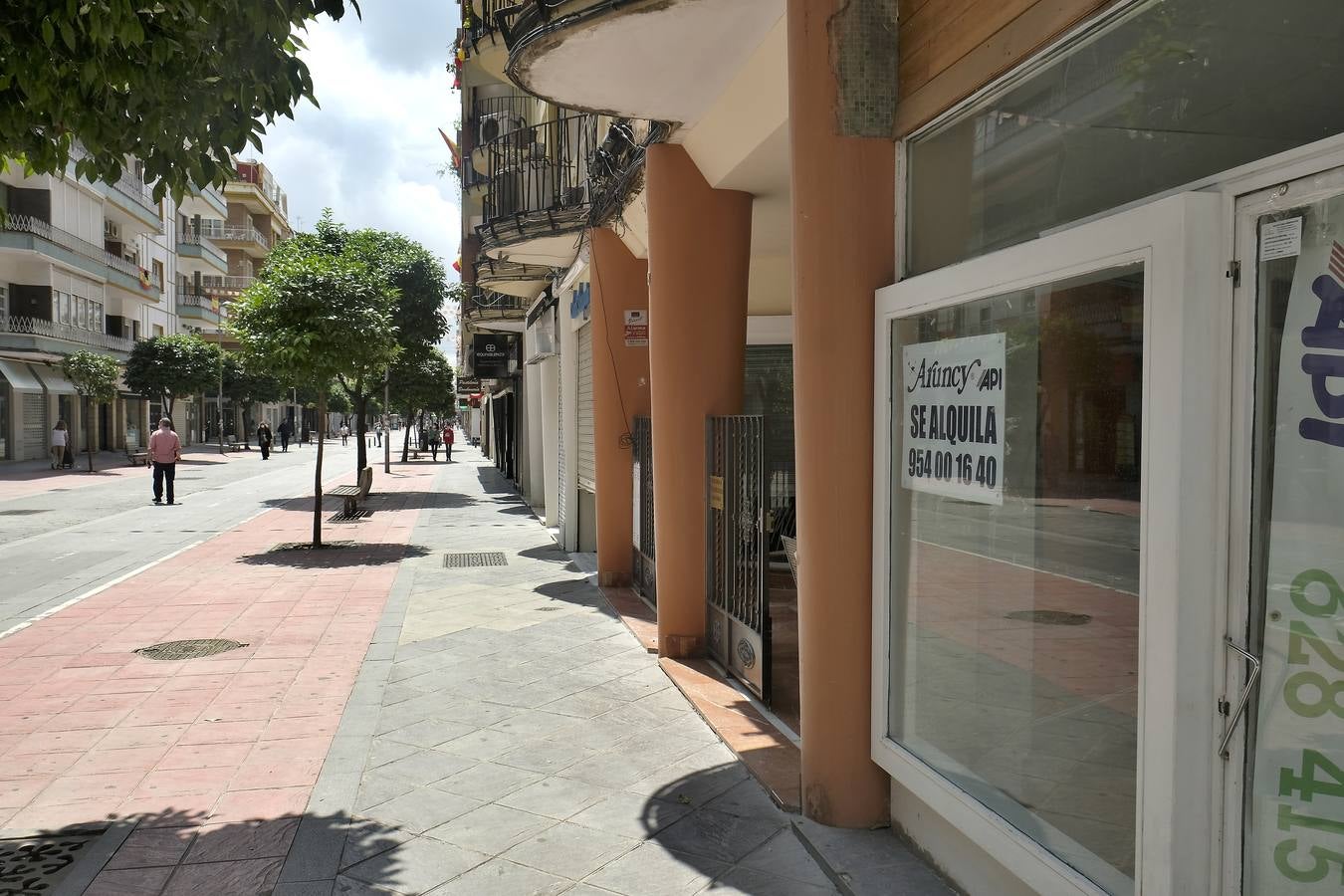 Desolación en las calles comerciales de Sevilla a la espera de la vuelta de actividad