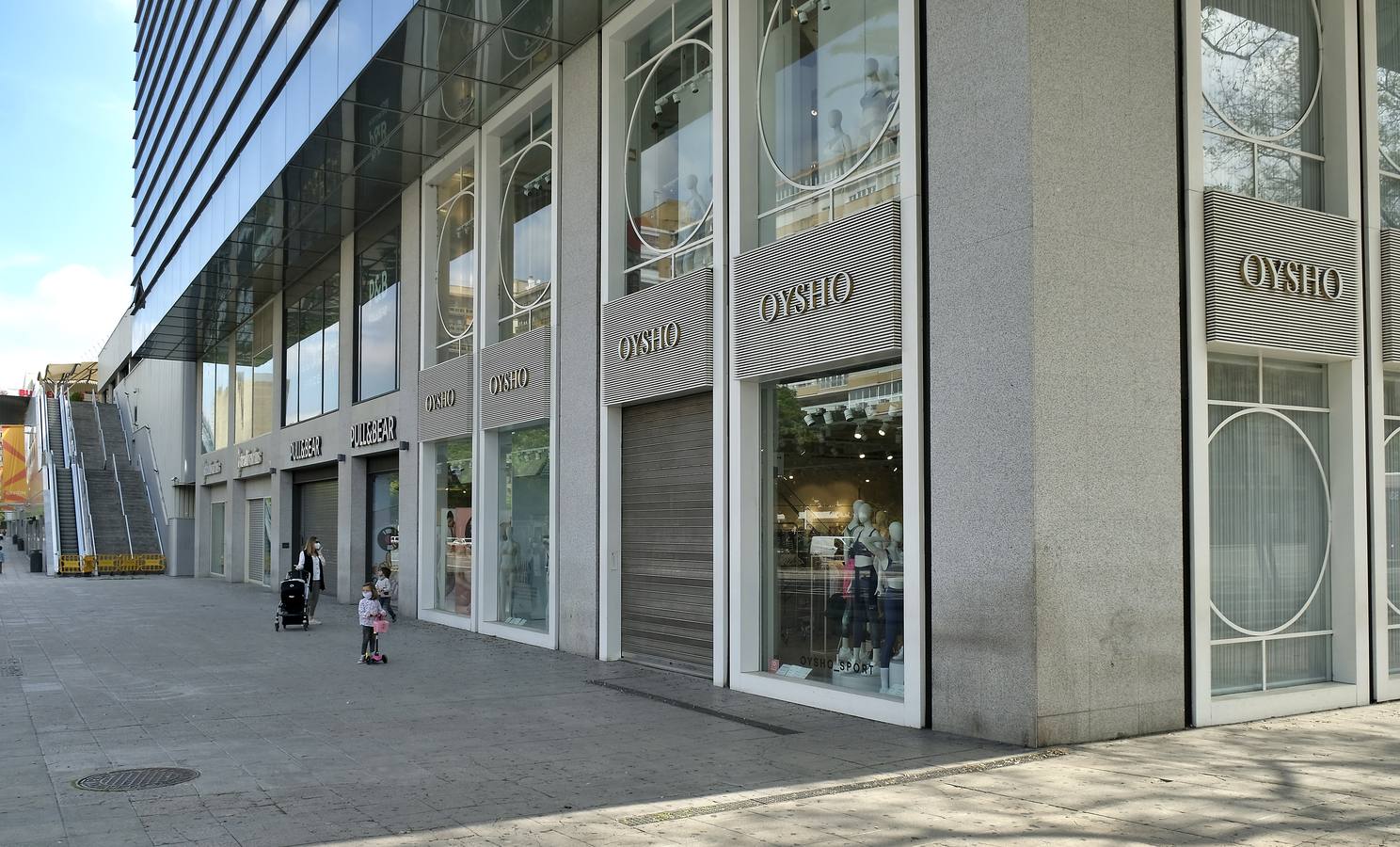 Desolación en las calles comerciales de Sevilla a la espera de la vuelta de actividad