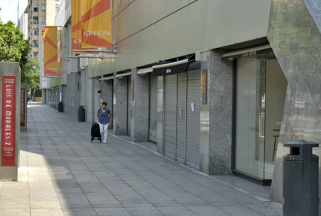 Desolación en las calles comerciales de Sevilla a la espera de la vuelta de actividad