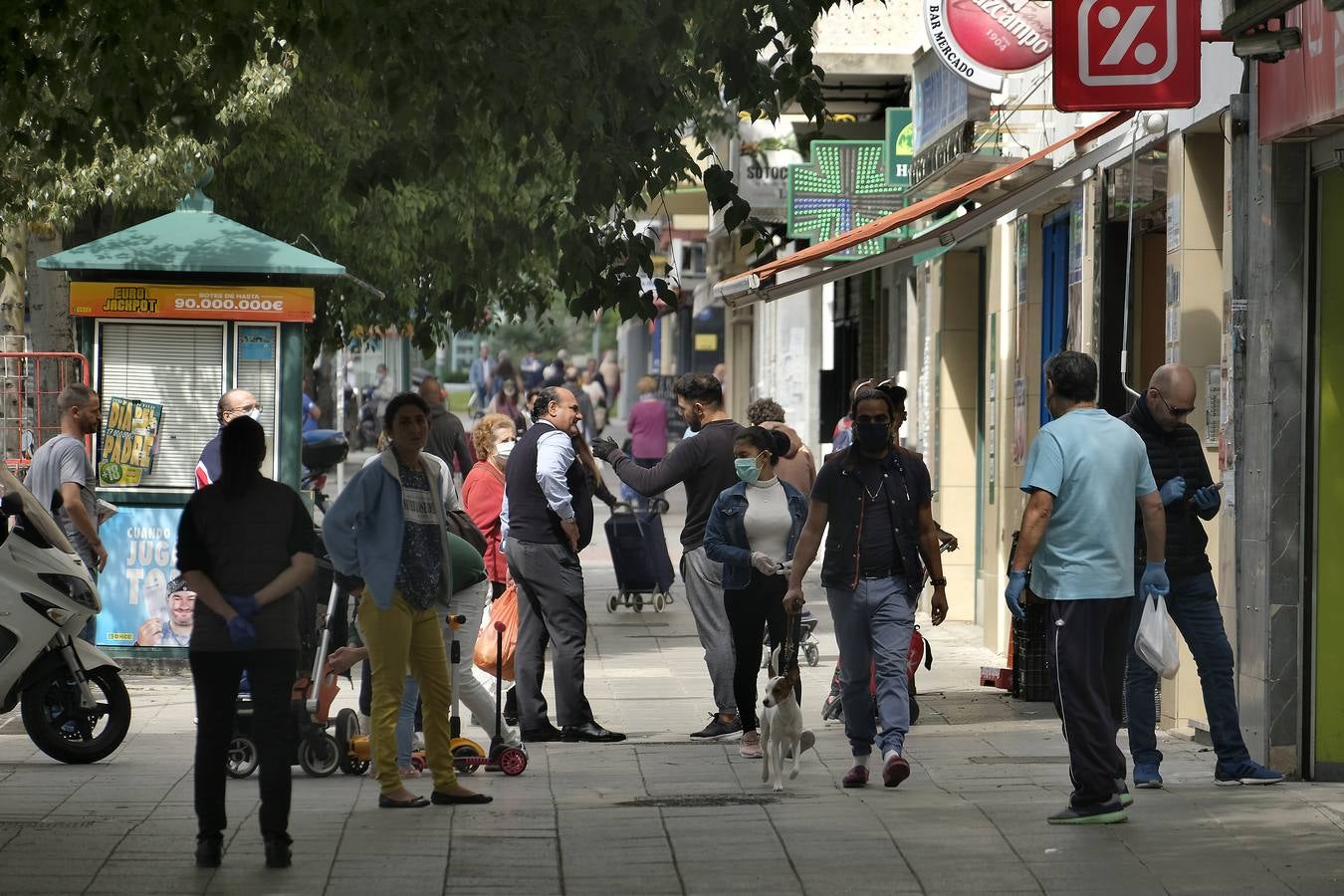 Desolación en las calles comerciales de Sevilla a la espera de la vuelta de actividad