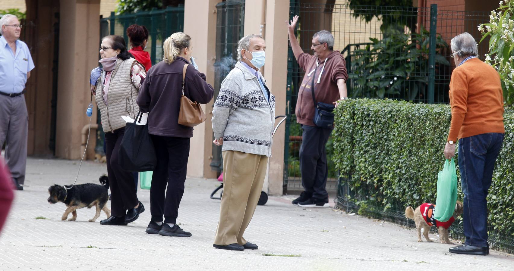 Coronavirus en Sevilla: crónica gráfica de un día en San Diego y Villegas