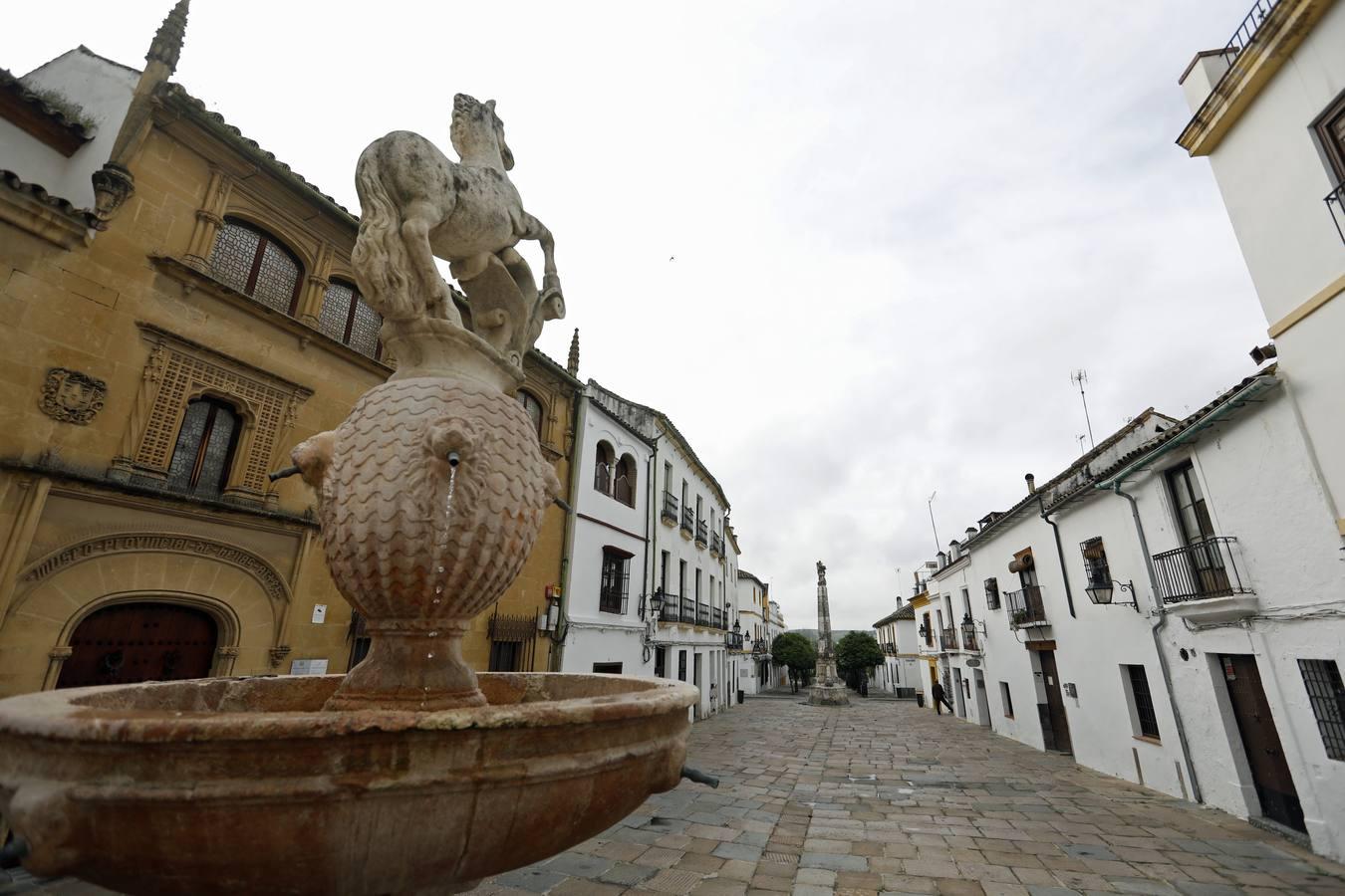 Las de Cruces de Córdoba huérfanas en el Mayo festivo, en imágenes