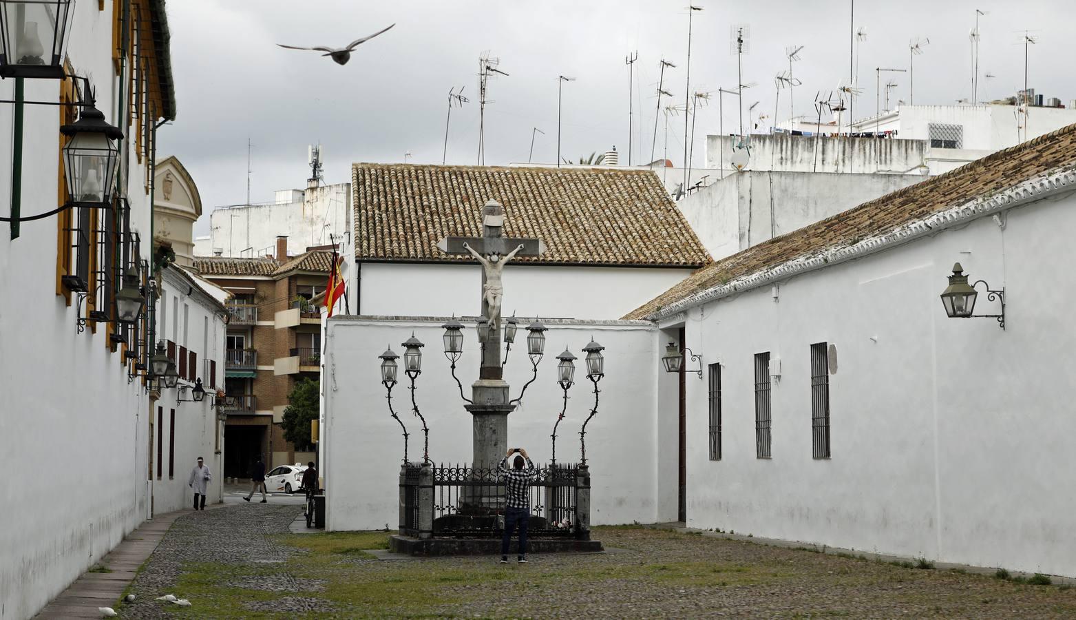 Las de Cruces de Córdoba huérfanas en el Mayo festivo, en imágenes