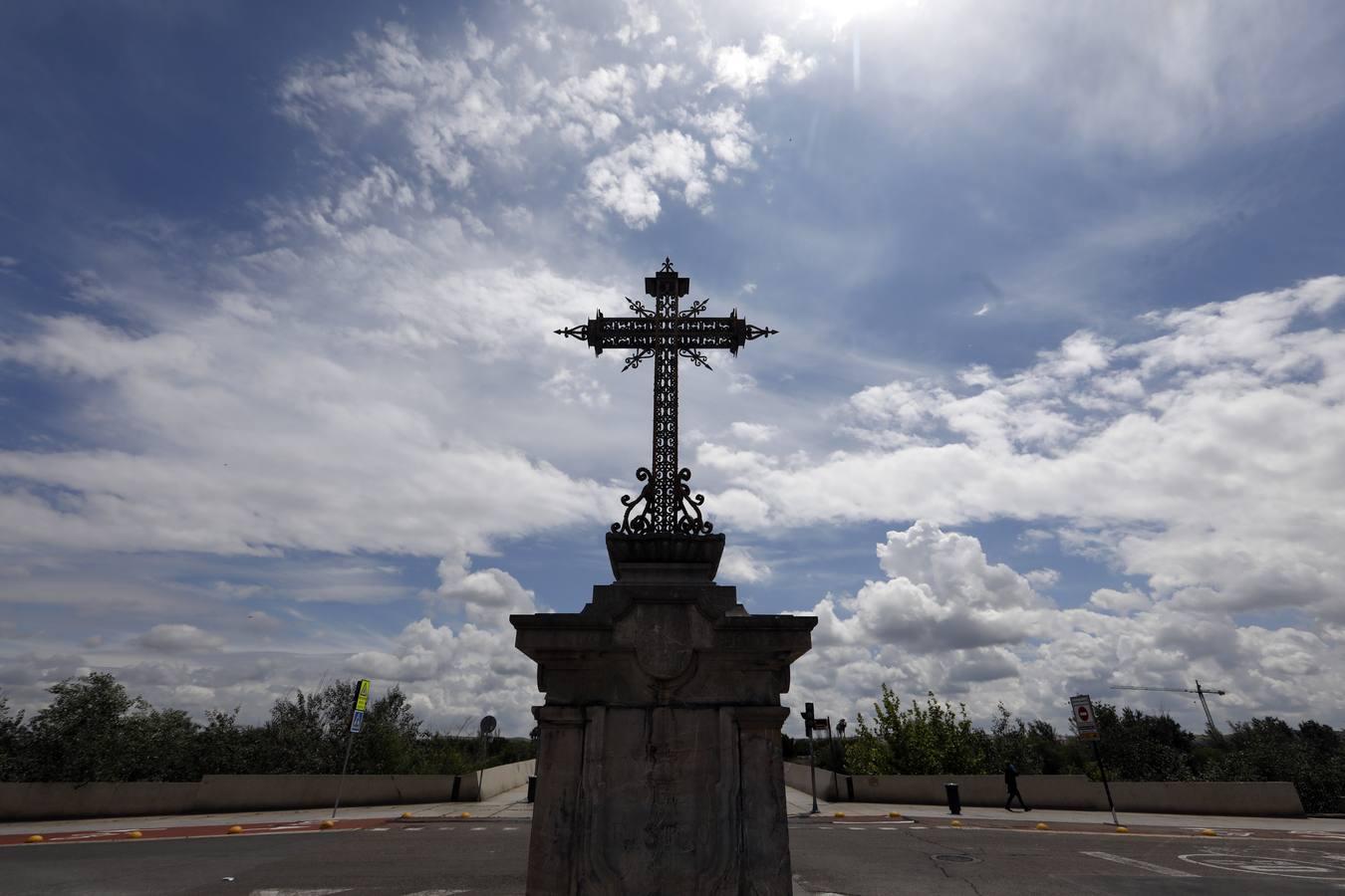 Las de Cruces de Córdoba huérfanas en el Mayo festivo, en imágenes