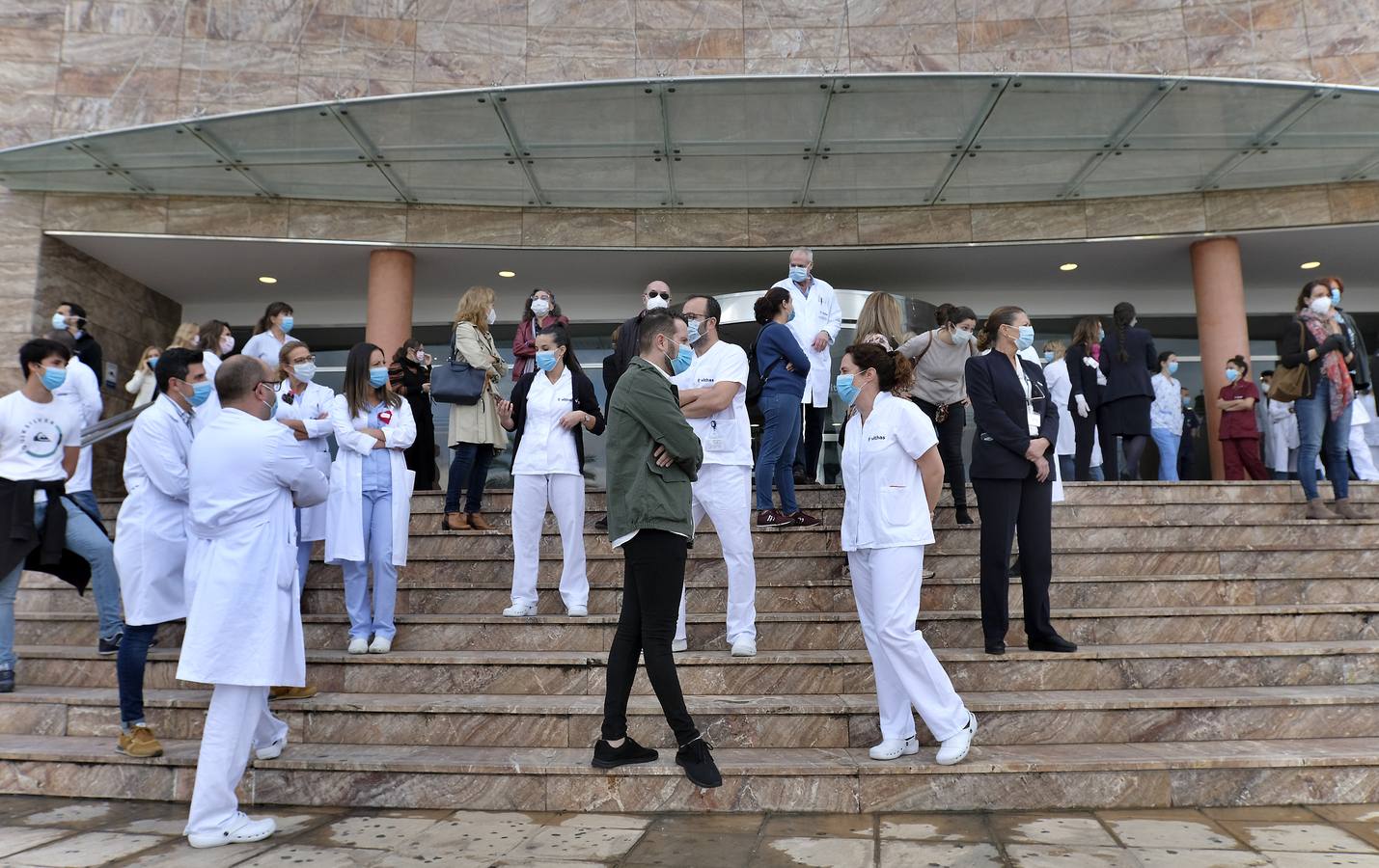 Sentido homenaje al médico fallecido en el Hospital Vithas Sevilla por coronavirus