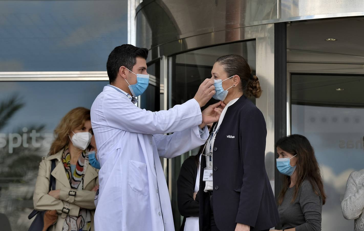 Sentido homenaje al médico fallecido en el Hospital Vithas Sevilla por coronavirus