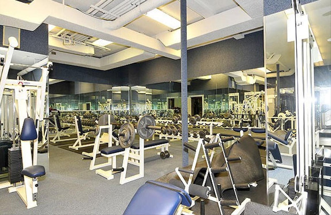 Y un buen gimnasio. Tanto para Tyson como para 50 Cent el deporte resulta fundamental, de ahí que se instalase un gimnasio completamente equipado con maquinaria de última generación.