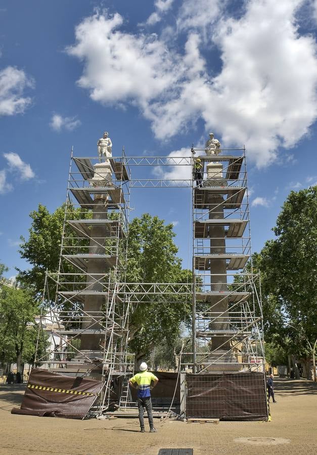 Comienza la restauración de las columnas de Hércules de la Alameda