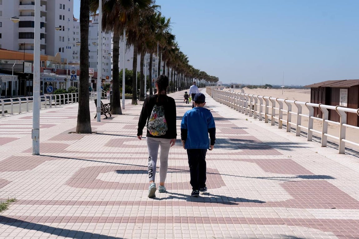 FOTOS: Cádiz, el 29 de abril, aún en confinamiento por el Covid-19