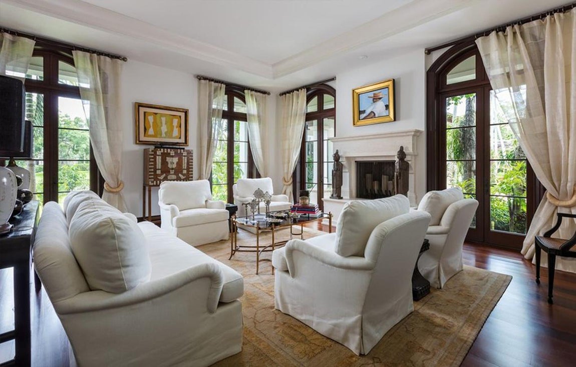 Así es la propiedad de Pharrell Williams en Coral Gables, Miami. El Palmar, nombre por el que se conoce la propiedad, cuenta con nueve dormitorios, once cuartos de baño completos y un aseo repartidos entre la mansión principal y una casa de huéspedes, además de un impresionante jardín y un garaje con espacio para cinco automóviles.