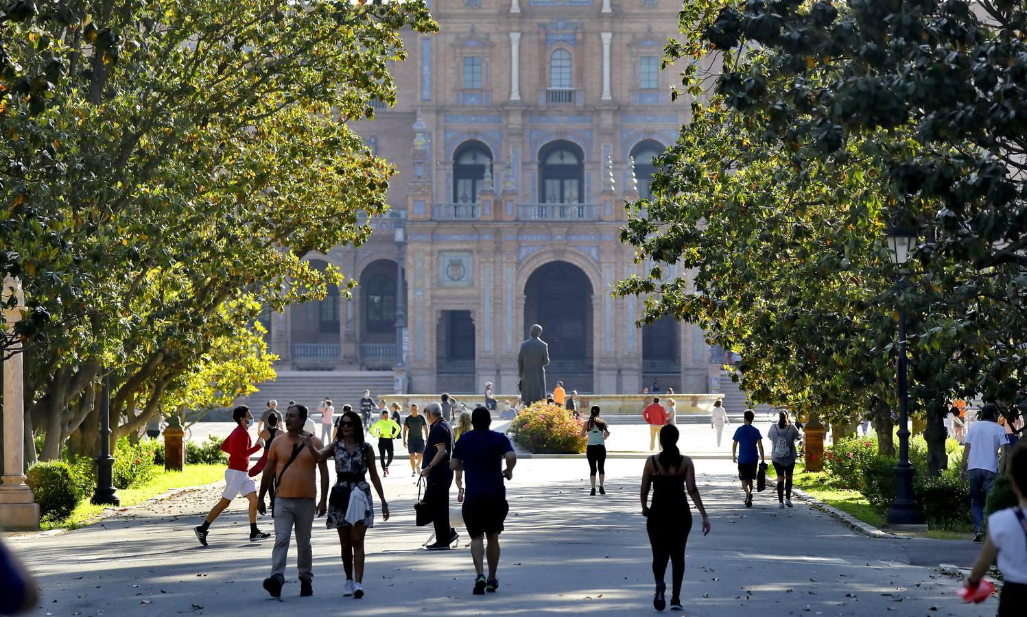 Desescalada Sevilla: Miles de sevillanos toman las calles para hacer deporte