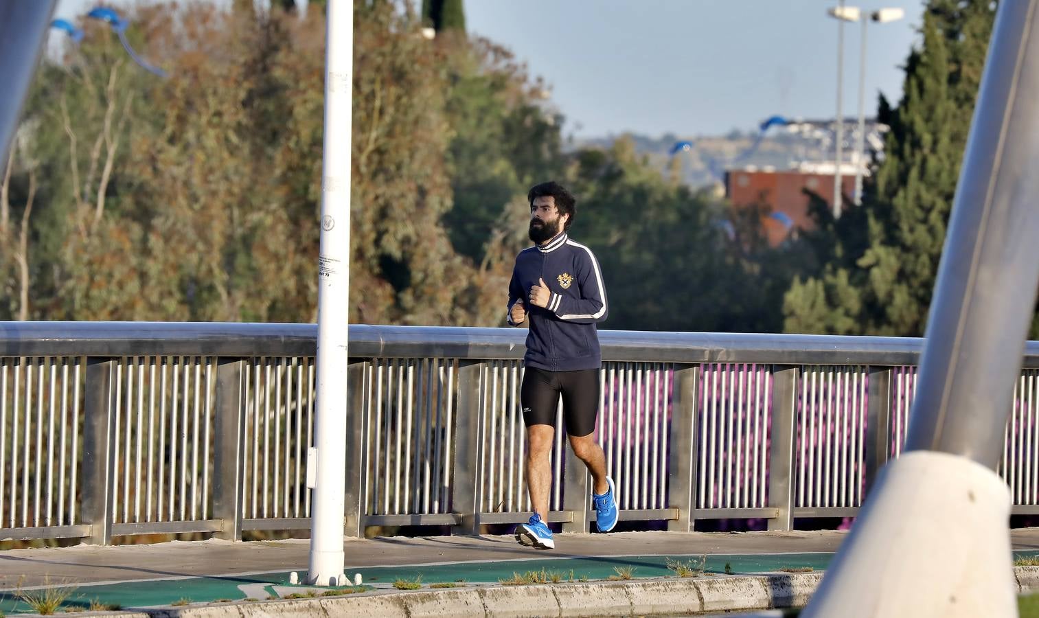 Desescalada Sevilla: Miles de sevillanos toman las calles para hacer deporte