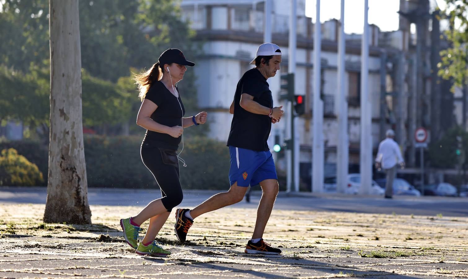 Desescalada Sevilla: Miles de sevillanos toman las calles para hacer deporte