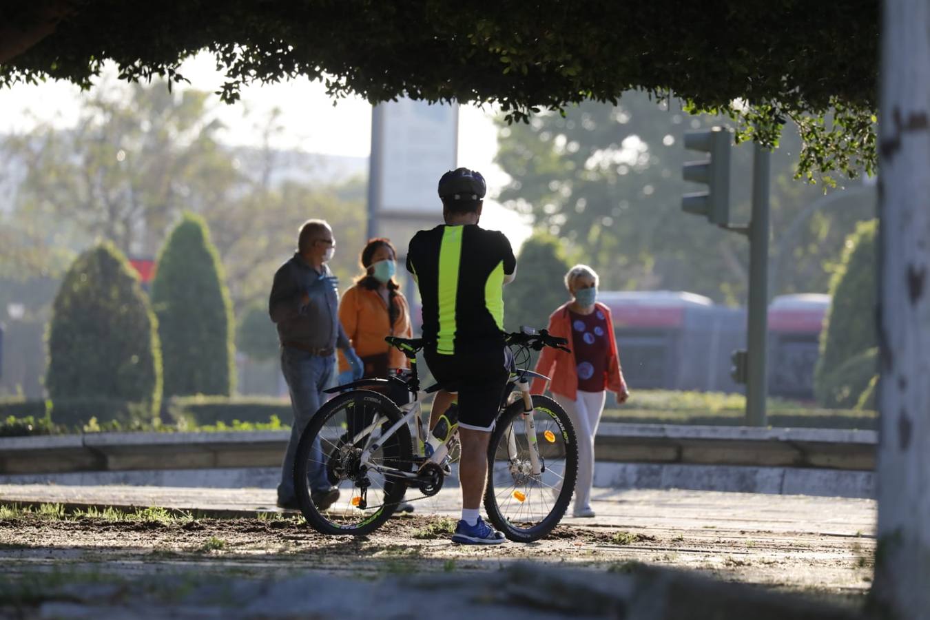 Desescalada Sevilla: Miles de sevillanos toman las calles para hacer deporte