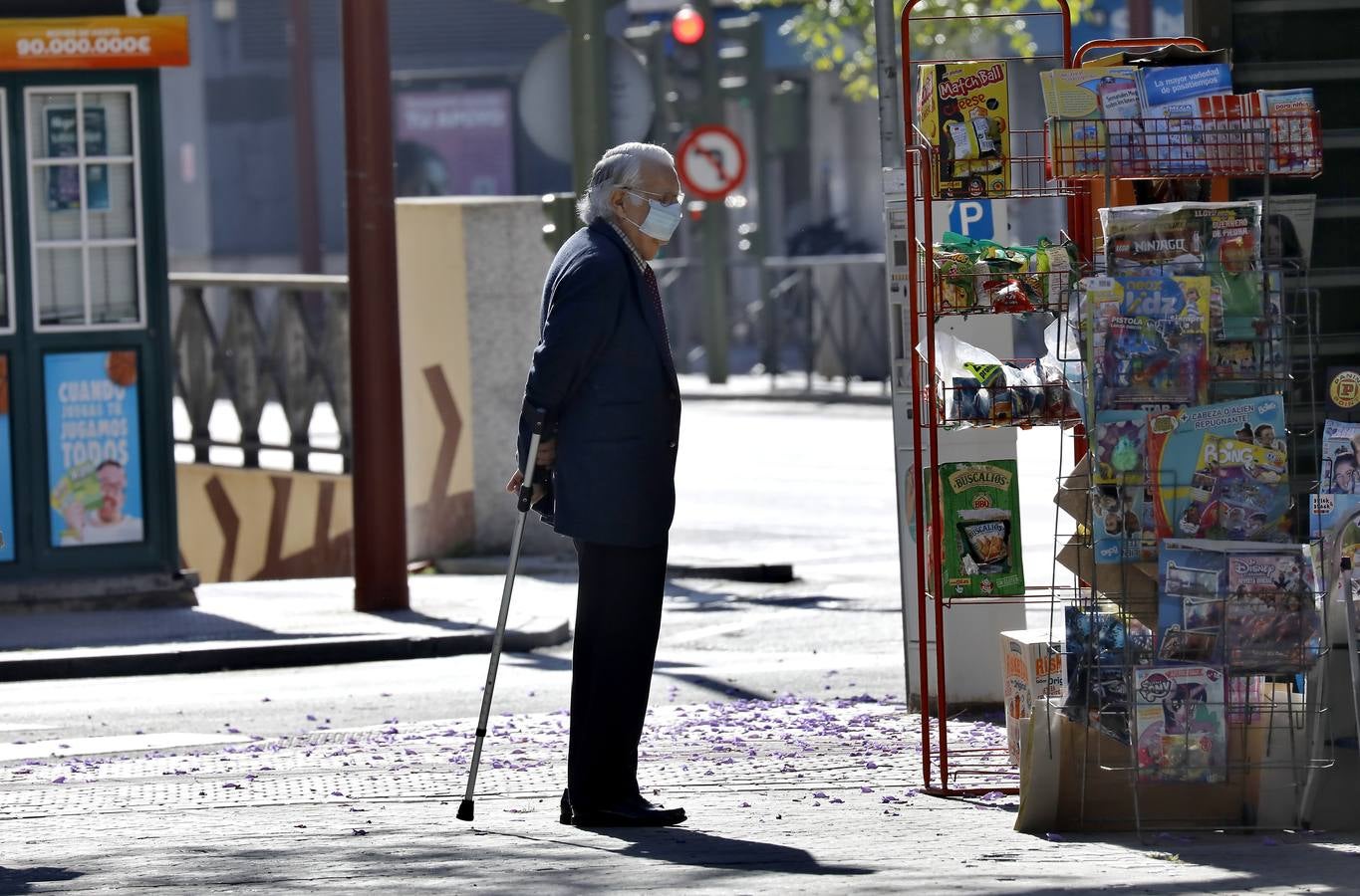 Desescalada Sevilla: Salida de los mayores por las calles de la ciudad