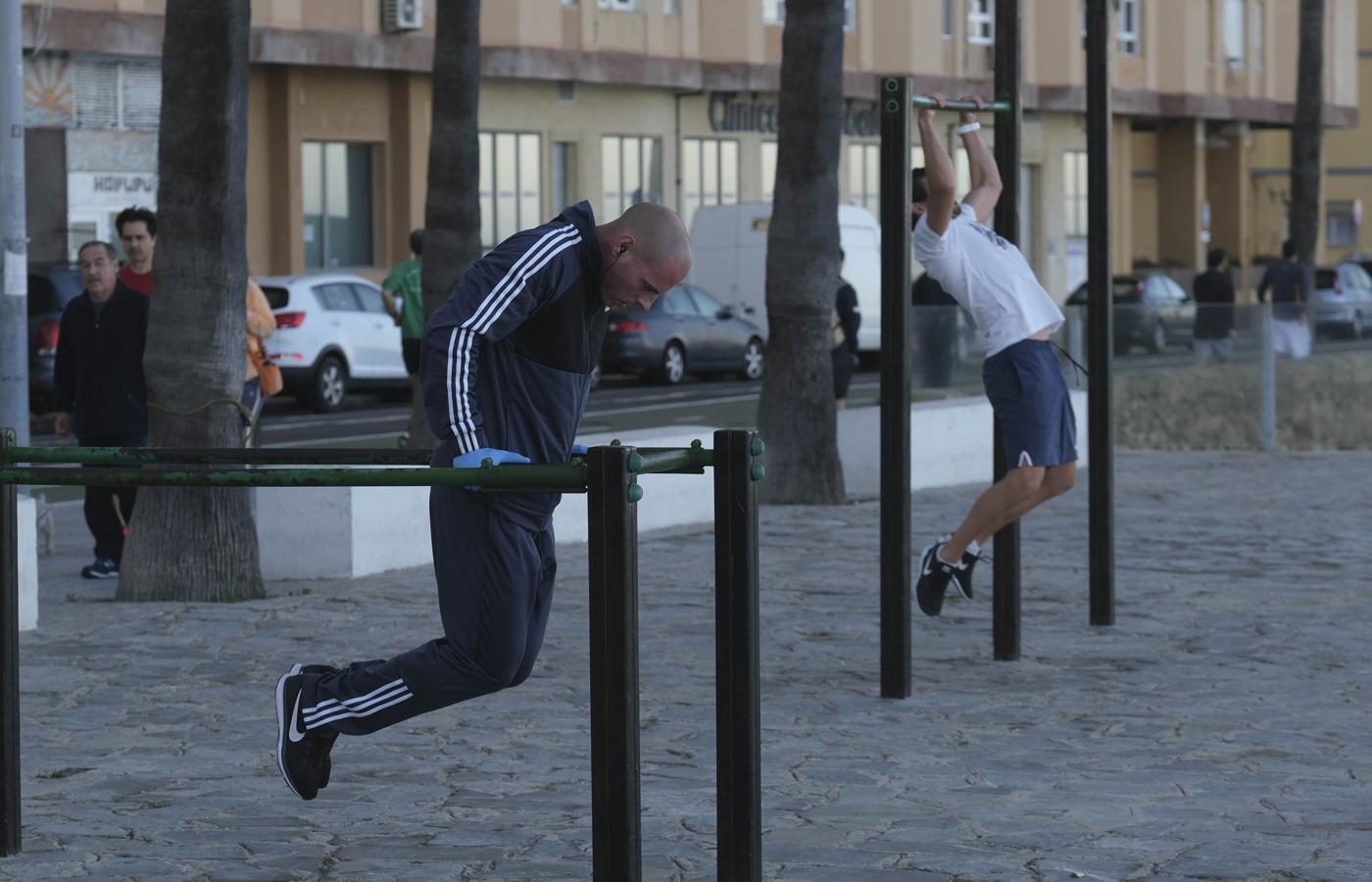 Así ha sido la primera salida de deportistas y mayores a la calle