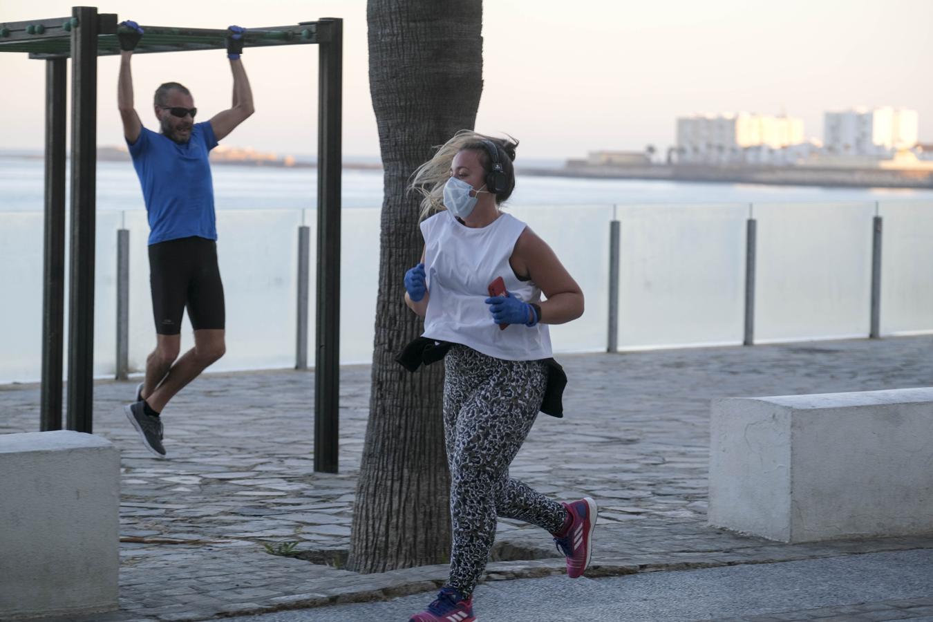 Así ha sido la primera salida de deportistas y mayores a la calle