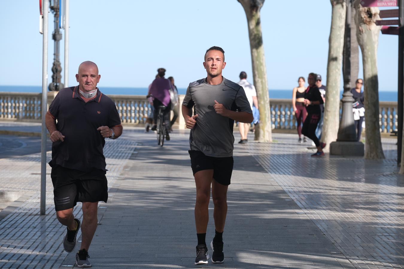 FOTOS: Cádiz disfruta en la calle del segundo día de libertad controlada