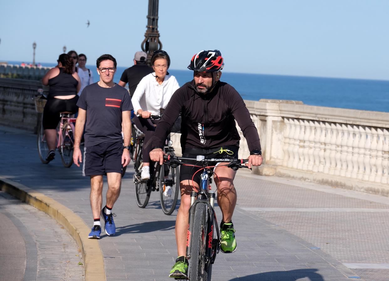 FOTOS: Cádiz disfruta en la calle del segundo día de libertad controlada