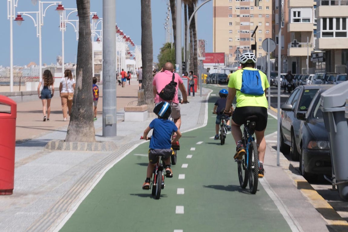 FOTOS: Cádiz disfruta en la calle del segundo día de libertad controlada