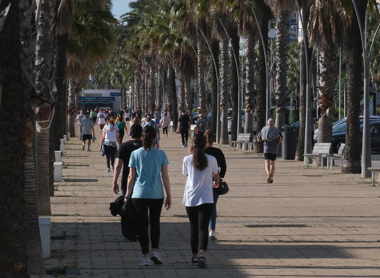 FOTOS: Cádiz disfruta en la calle del segundo día de libertad controlada