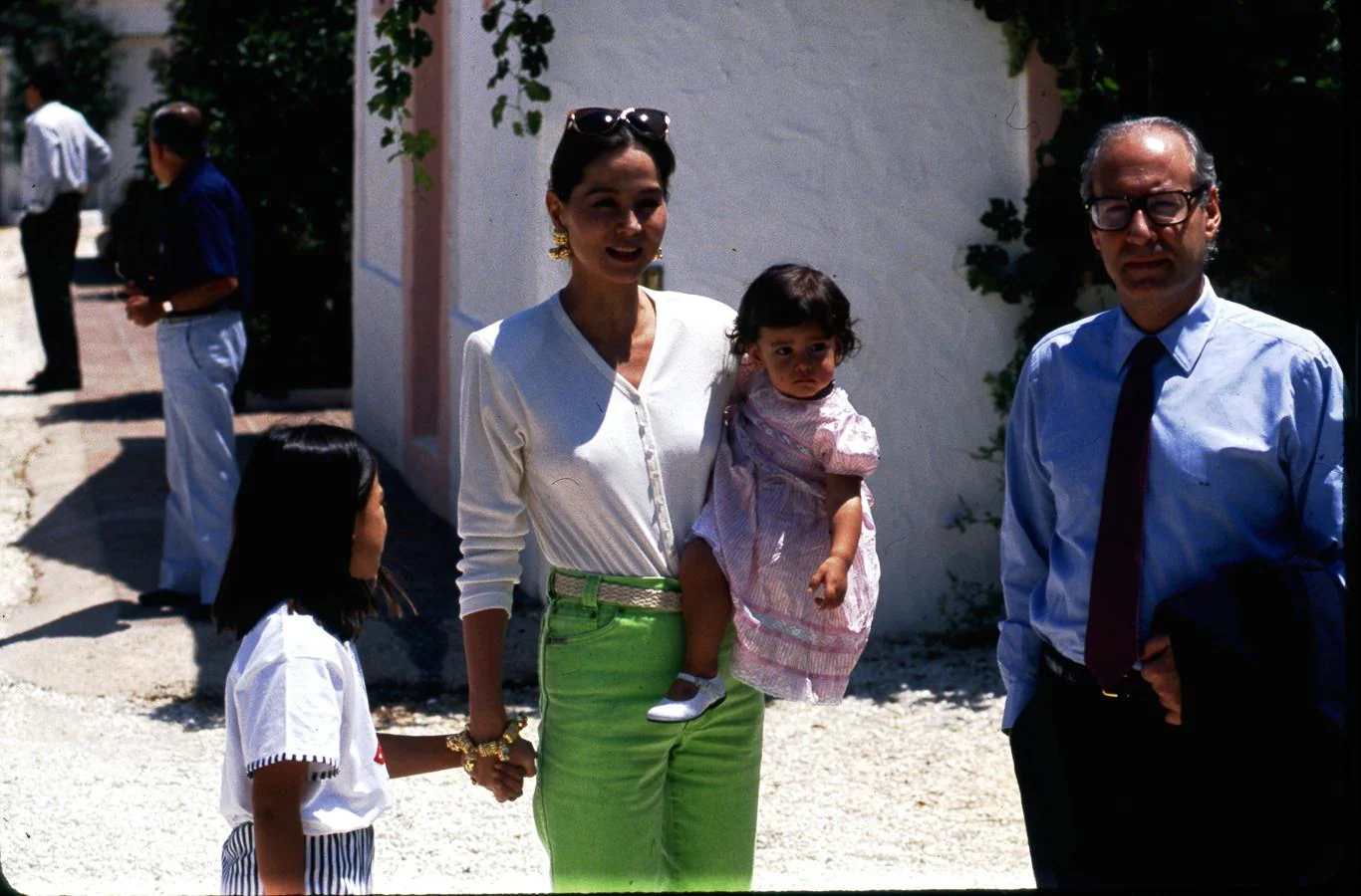 Preysler pasea con sus hijas Ana y Tamara y su por entonces marido, Miguel Boyer