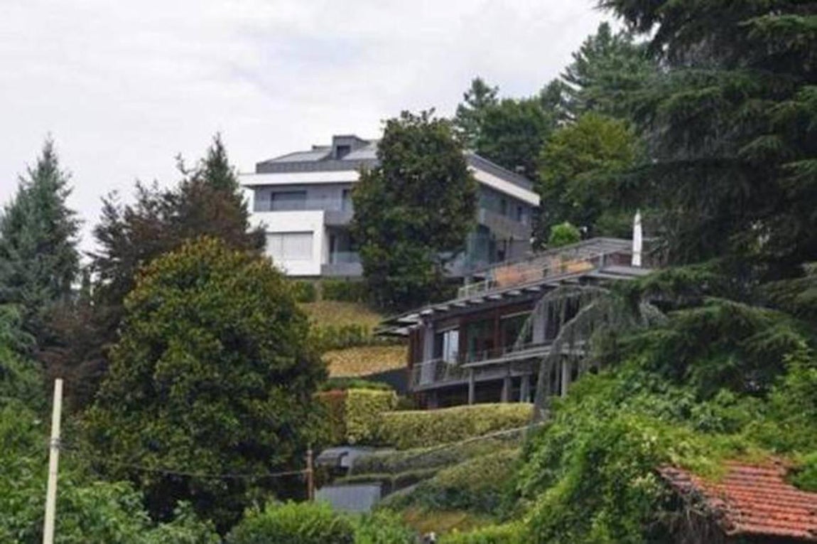 Su residencia desde julio de 2018. Desde que se trasladase en julio de 2008, el astro del balón decidió adquirir una casa en una zona que le ofreciese la privacidad suficiente para poder vivir con relativa normalidad, por eso se decantó por el Corso Alberto Picco, situado a pocos minutos a pie del centro y con unas vistas privilegiadas.