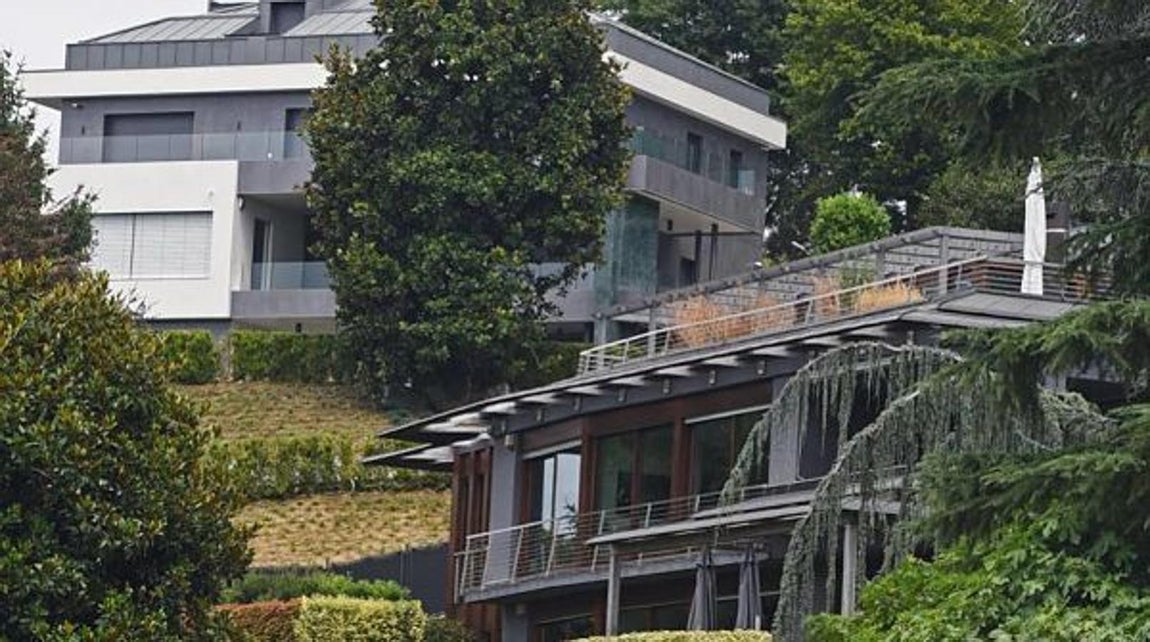 Vecinos de lujo. La zona no puede ser más exclusiva, de hecho, uno de sus vecinos es John Elkann, presidente de Fiat Chrysler Automóviles y uno de los empresarios más importantes de Italia.