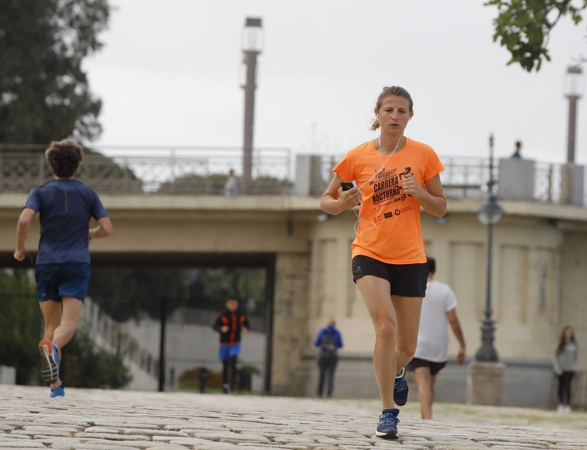 Sevilla, tomada por paseantes y deportistas