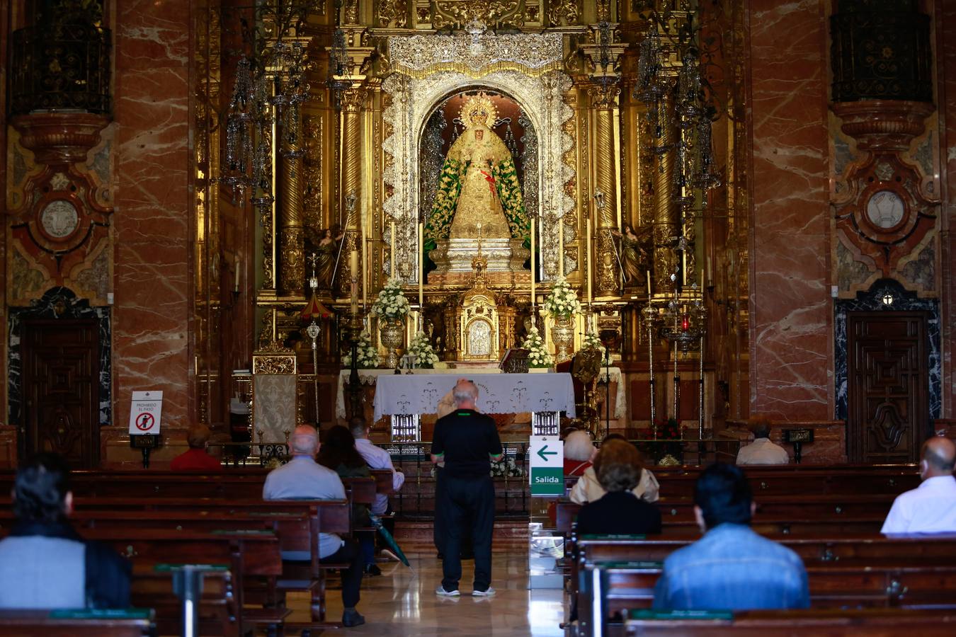 La Basílica de la Macarena abre sus puertas de nuevo