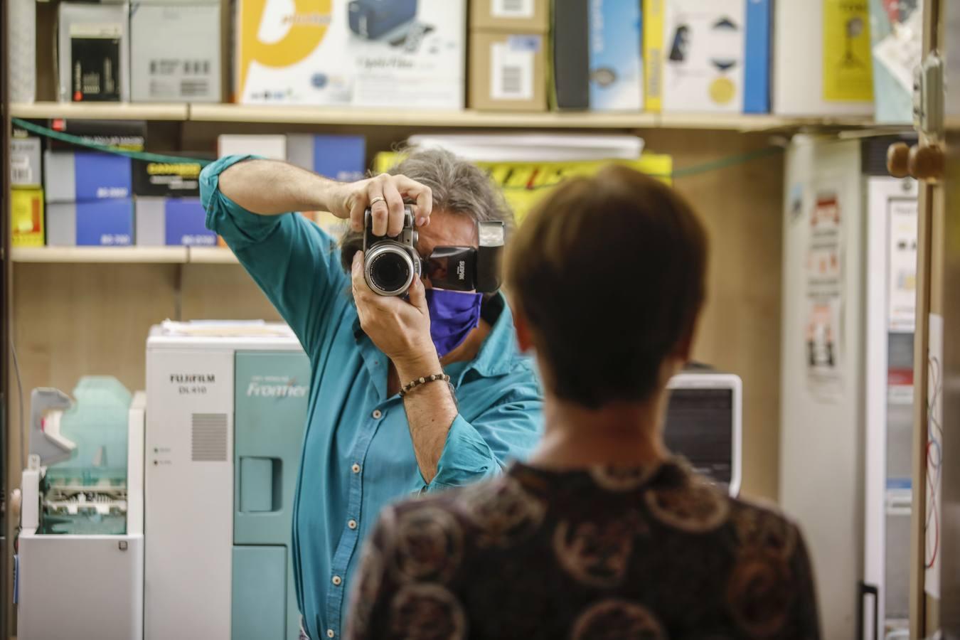 Segundo día de reapertura de comercios en Sevilla