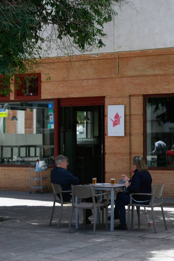 Ambiente en las terrazas de los bares de Sevilla en el tercer día de la fase 1