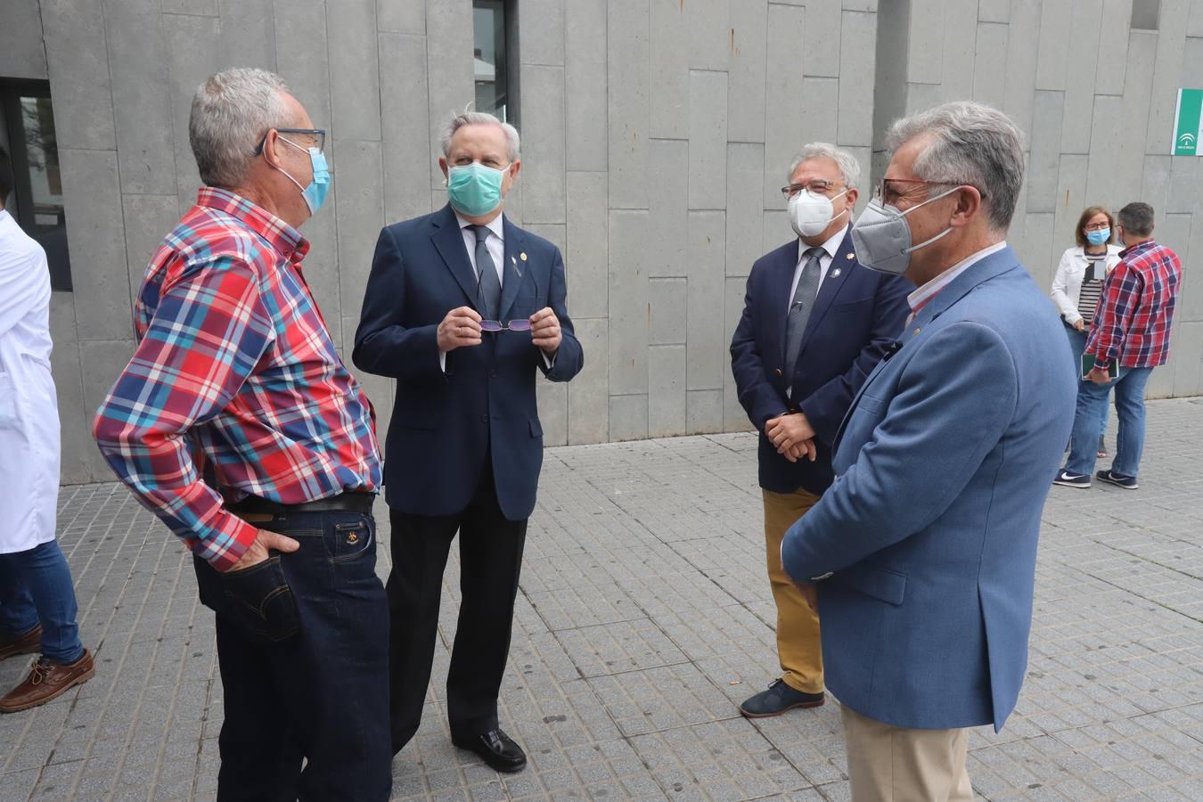 Silencio para recordar en Córdoba a los sanitarios fallecidos por coronavirus con #NiUnFacultativoMenos