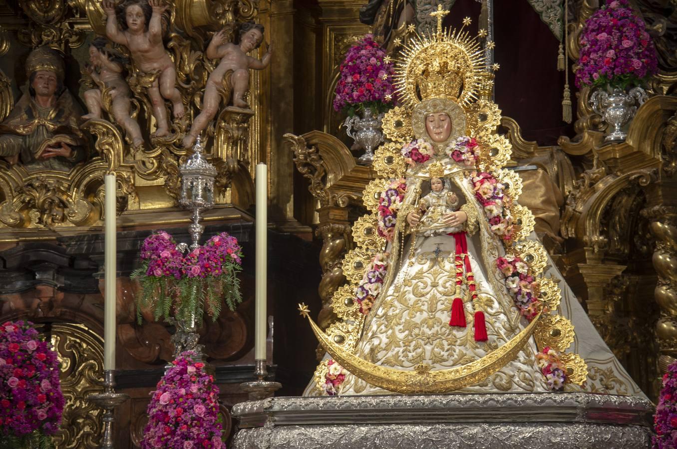 Galería del altar de culto del Rocío Sevilla