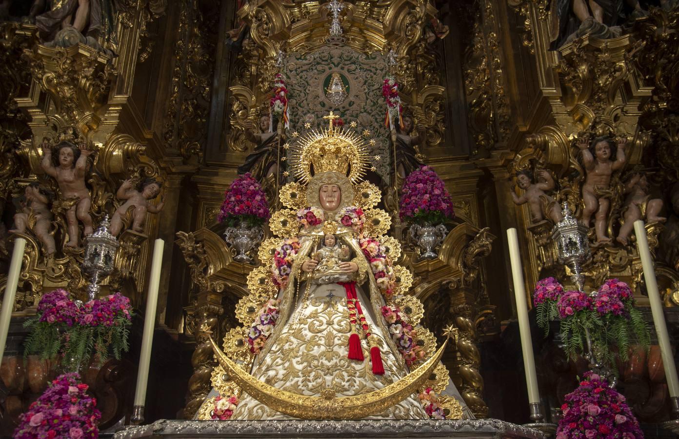 Galería del altar de culto del Rocío Sevilla