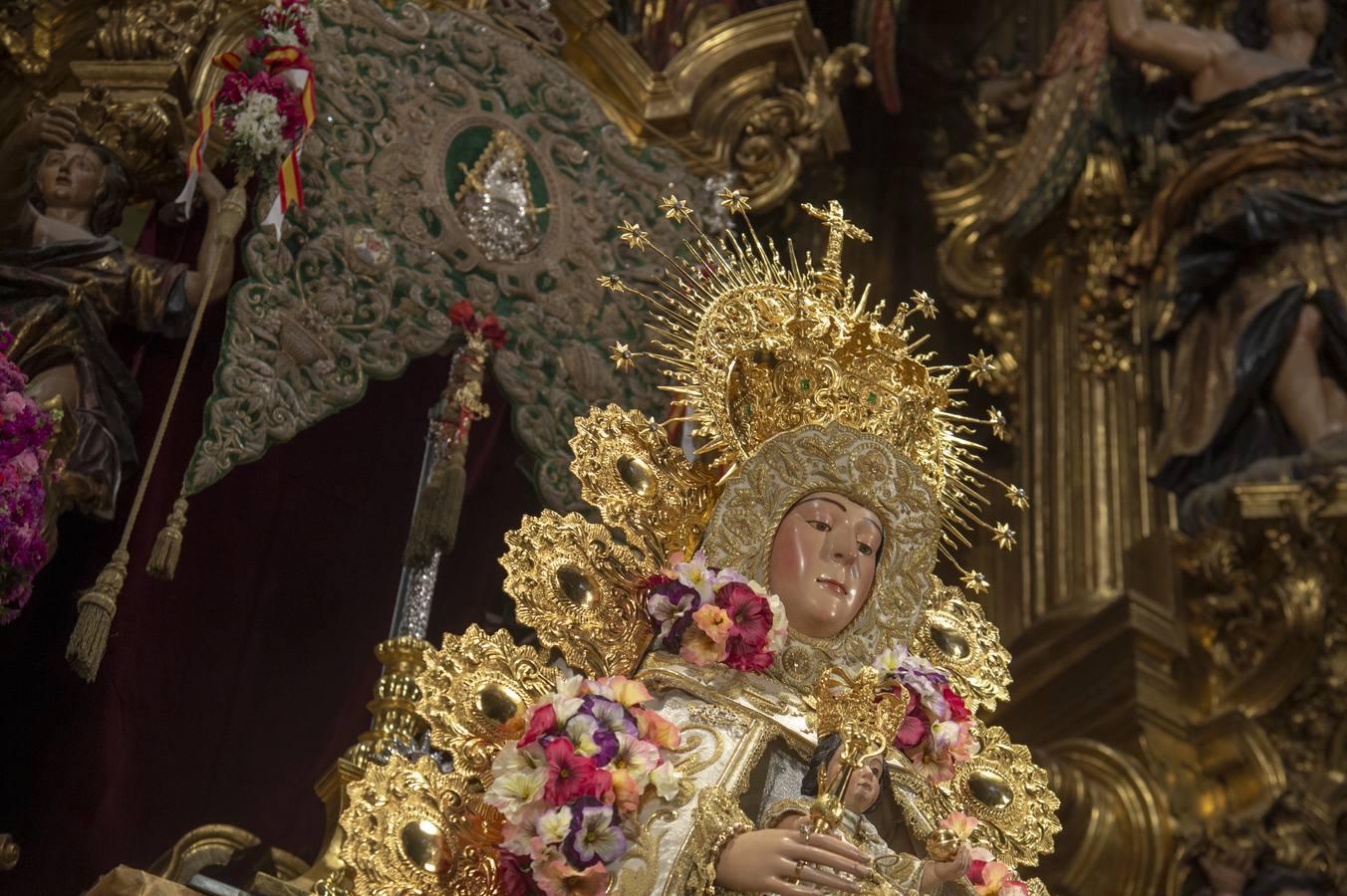 Galería del altar de culto del Rocío Sevilla